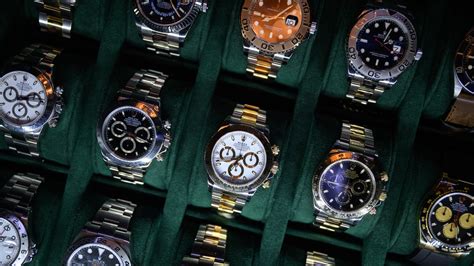 Perché i prezzi dei Rolex usati continuano a scendere .